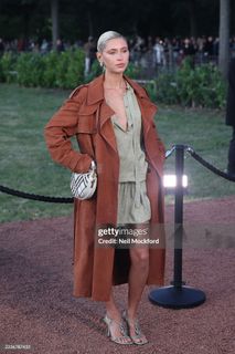 Iris Law feet photo 2