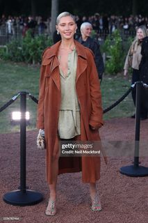 Iris Law feet photo 1