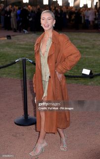 Iris Law feet photo 18