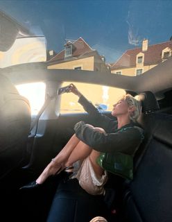 Iris Law feet photo 15