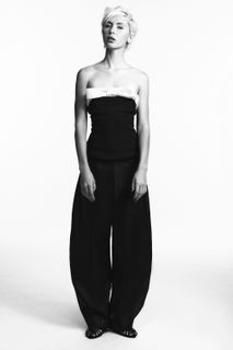 Iris Law feet photo 4