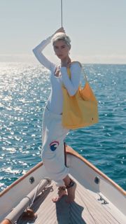 Iris Law feet photo 11