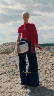 Iris Law feet photo 10