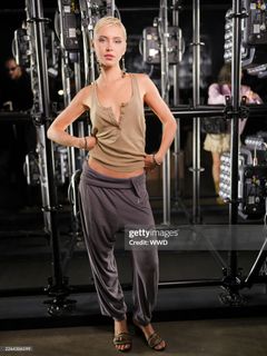 Iris Law feet photo 20
