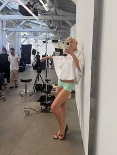 Iris Law feet photo 13