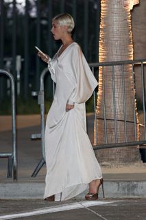 Iris Law feet photo 10