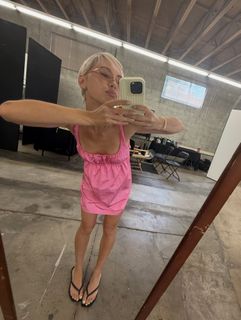 Iris Law feet photo 5