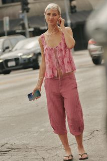 Iris Law feet photo 13