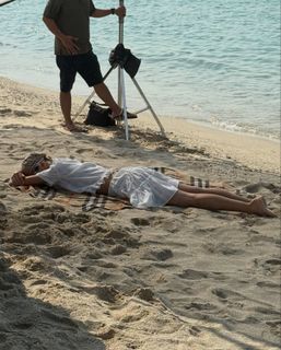 Iris Law feet photo 9