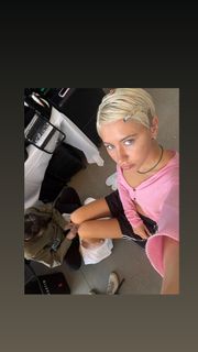 Iris Law feet photo 8