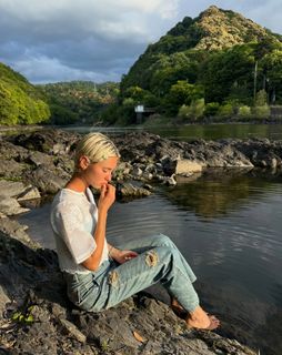 Iris Law feet photo 11