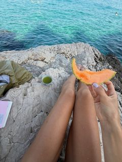 Iris Law feet photo 11