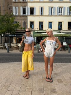 Iris Law feet photo 5