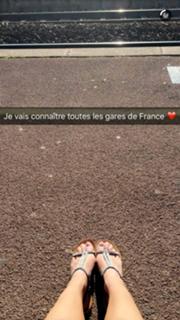 Iris Mittenaere feet photo thumbnail