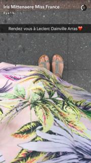 Iris Mittenaere feet photo thumbnail