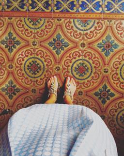 Iris Mittenaere feet photo thumbnail