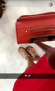 Iris Mittenaere feet photo thumbnail