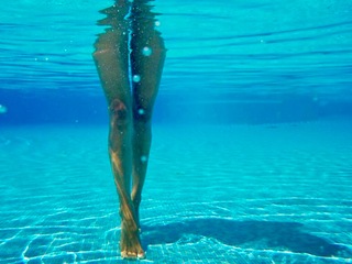 Iris Mittenaere feet photo thumbnail