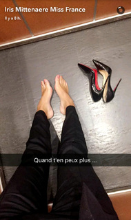 Iris Mittenaere feet photo thumbnail