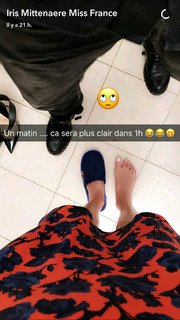 Iris Mittenaere feet photo thumbnail