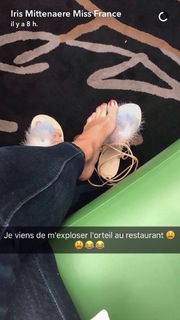 Iris Mittenaere feet photo thumbnail