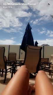 Iris Mittenaere feet photo thumbnail
