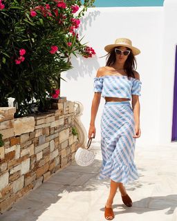 Iris Mittenaere feet photo thumbnail