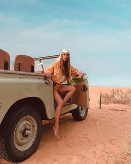 Iris Mittenaere feet photo thumbnail