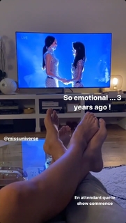 Iris Mittenaere feet photo thumbnail