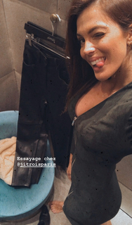 Iris Mittenaere feet photo thumbnail
