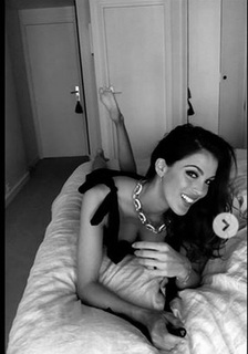 Iris Mittenaere feet photo thumbnail