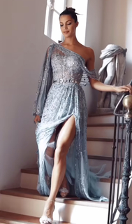 Iris Mittenaere feet photo thumbnail