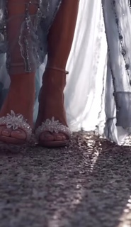 Iris Mittenaere feet photo thumbnail