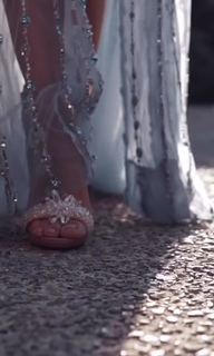 Iris Mittenaere feet photo thumbnail