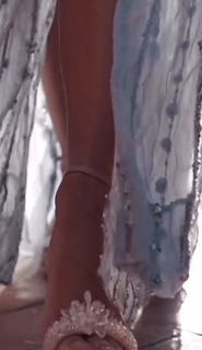 Iris Mittenaere feet photo thumbnail