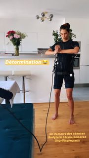 Iris Mittenaere feet photo thumbnail
