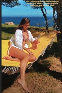 Iris Mittenaere feet photo thumbnail