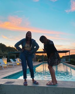 Iris Mittenaere feet photo thumbnail