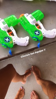 Iris Mittenaere feet photo thumbnail