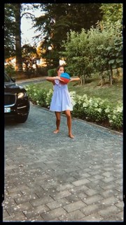 Iris Mittenaere feet photo thumbnail