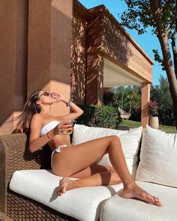 Iris Mittenaere feet photo thumbnail