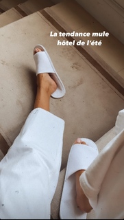 Iris Mittenaere feet photo thumbnail