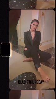 Iris Mittenaere feet photo thumbnail