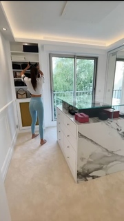 Iris Mittenaere feet photo thumbnail