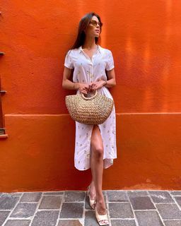 Iris Mittenaere feet photo thumbnail