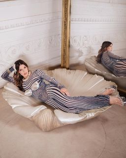 Iris Mittenaere feet photo thumbnail
