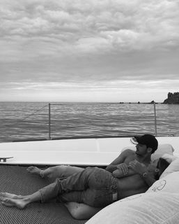 Iris Mittenaere feet photo thumbnail