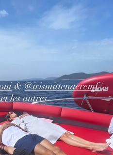 Iris Mittenaere feet photo thumbnail