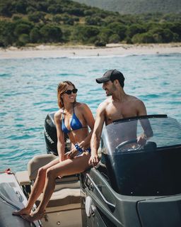Iris Mittenaere feet photo thumbnail