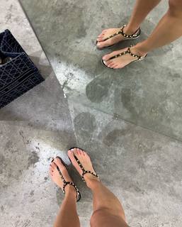 Iris Mittenaere feet photo thumbnail